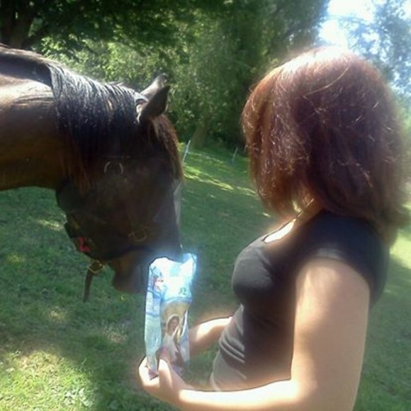 Meet your Posher, Sydni - Picture 3 of 3